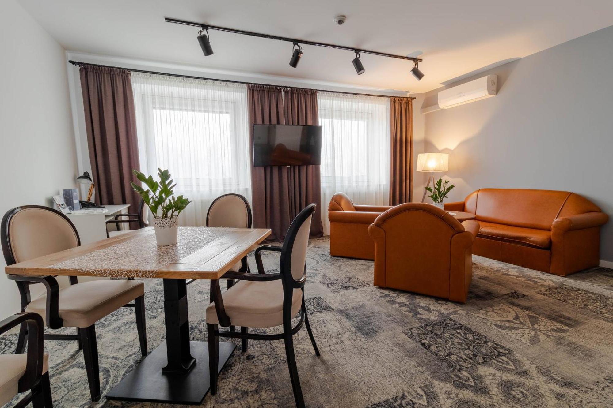 Hotel Nafta Кросно Екстер'єр фото